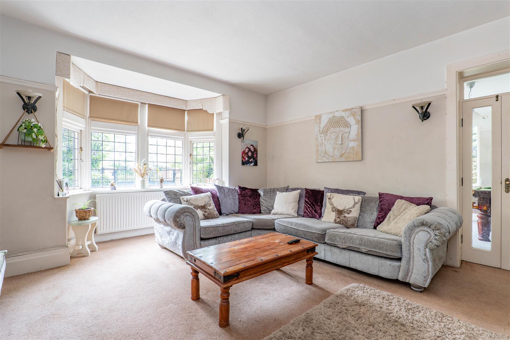 6 bed property in Dawson Lane, Leyland
